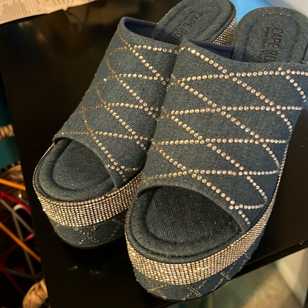 CAPE ROBIN DENIM WEDGE